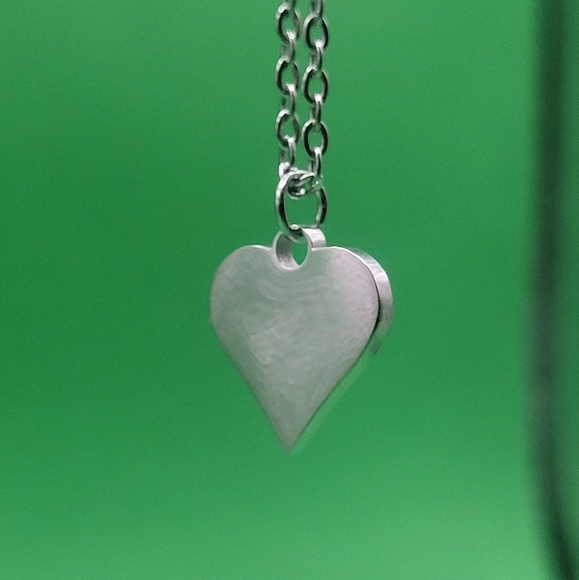 Silver heart necklace - Picture 3 of 8